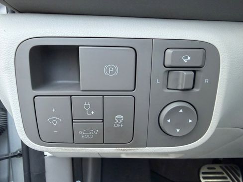 Used 2023 Hyundai Ioniq 6 Limited image 16