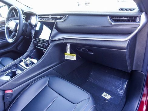 New 2025 Jeep Grand Cherokee Limited w/ Trailer Tow Package image 2