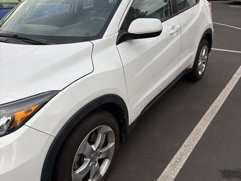 Used 2016 Honda HR-V LX image 2