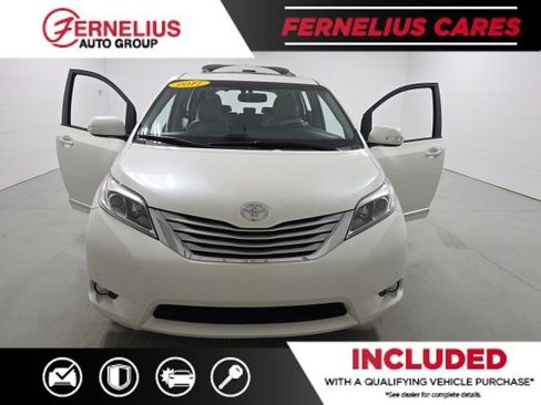 Used 2017 Toyota Sienna Limited Premium image 9