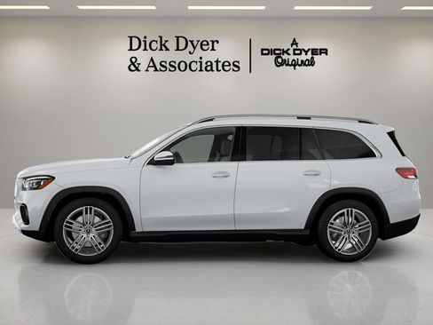 Used 2025 Mercedes-Benz GLS 450 4MATIC image 25