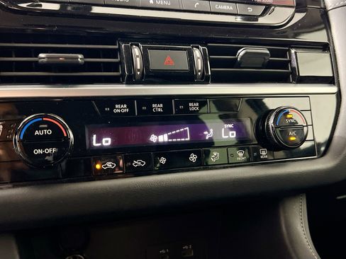Used 2024 Nissan Pathfinder SV FWD image 27