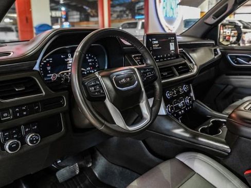 Used 2022 GMC Yukon XL SLT w/ SLT Premium Package image 5