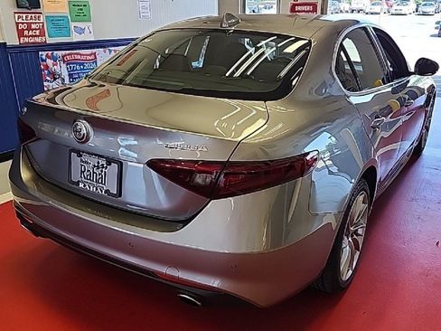 Used 2019 Alfa Romeo Giulia AWD image 4