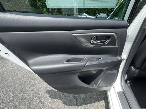 Used 2015 Nissan Altima 2.5 SL w/ Technology Package FWD image 20