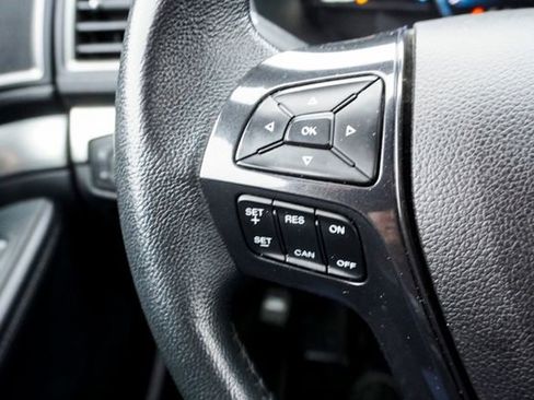 Used 2018 Ford Explorer XLT w/ XLT Appearance Package image 23