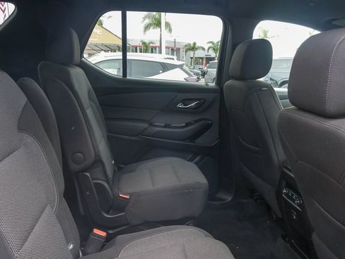 Used 2023 Chevrolet Traverse LT FWD image 15