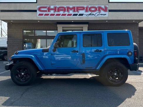 Used 2015 Jeep Wrangler Unlimited Sahara w/ Dual Top Group AWD/4WD image 19