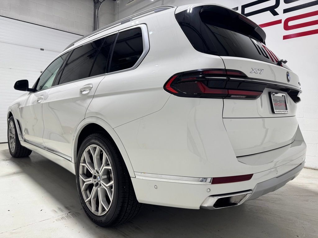Used 2023 BMW X7 xDrive40i AWD/4WD image 3