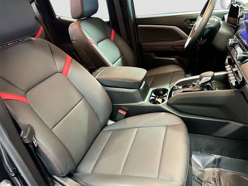 Used 2025 Chevrolet Colorado Z71 w/ Technology Package image 29