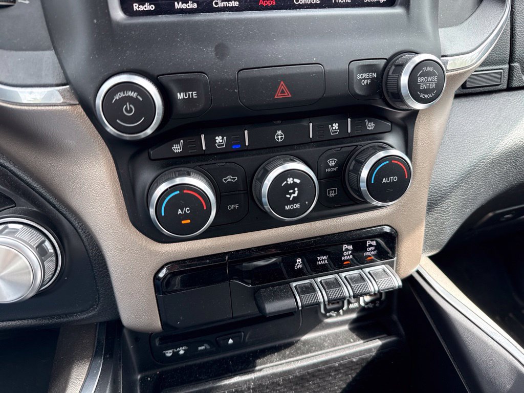 Used 2019 RAM 1500 Laramie AWD/4WD image 16