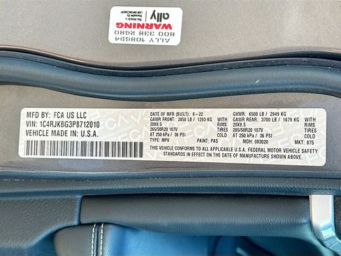 Used 2023 Jeep Grand Cherokee L Limited w/ Black Appearance Package image 12