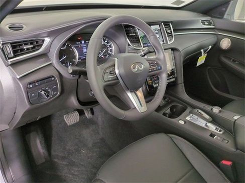 Certified 2025 INFINITI QX55 Essential image 16