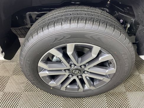 New 2026 Toyota 4Runner Limited AWD/4WD image 9