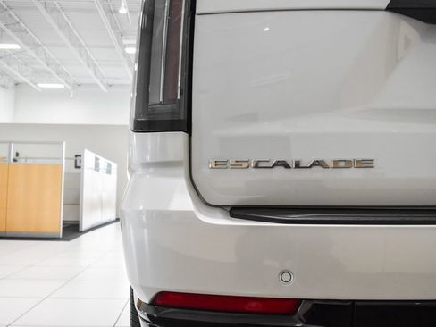 Used 2025 Cadillac Escalade ESV Sport Platinum w/ LPO, Floor Liner Package AWD/4WD image 14