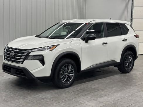 Used 2024 Nissan Rogue S image 5