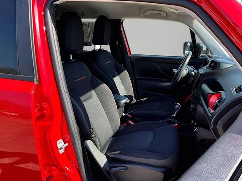 Used 2022 Jeep Renegade Trailhawk AWD/4WD image 7