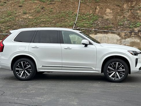 New 2026 Volvo XC90 B5 Core image 4