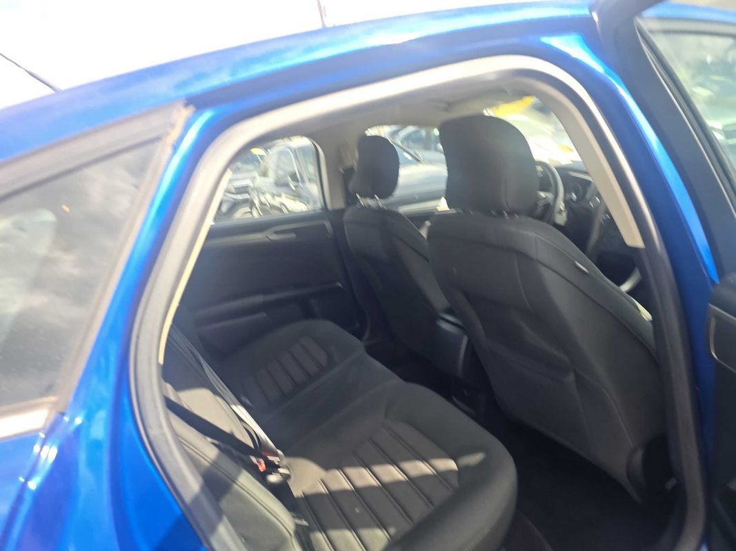 Used 2017 Ford Fusion SE FWD image 25