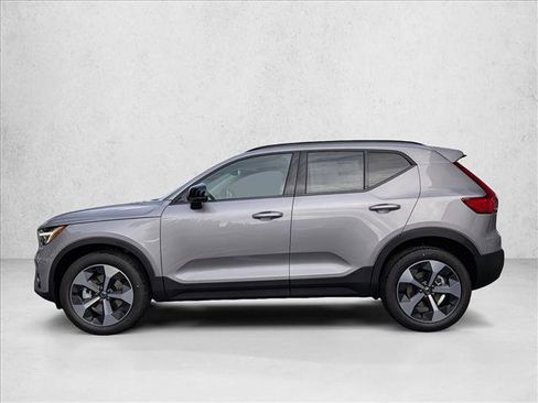 New 2026 Volvo XC40 B4 Plus w/ Climate Package image 10