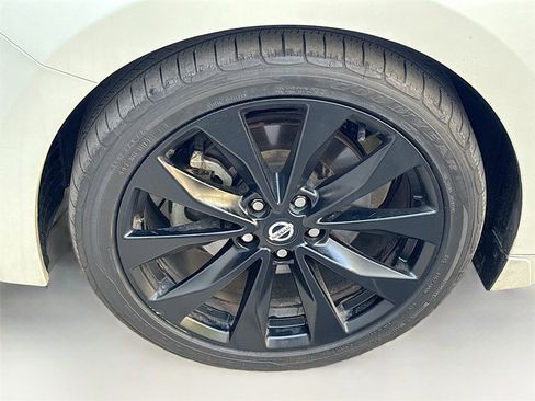 Used 2021 Nissan Maxima SR w/ Sport Mat Group image 31