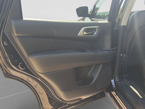 Used 2019 Nissan Pathfinder SL FWD image 17
