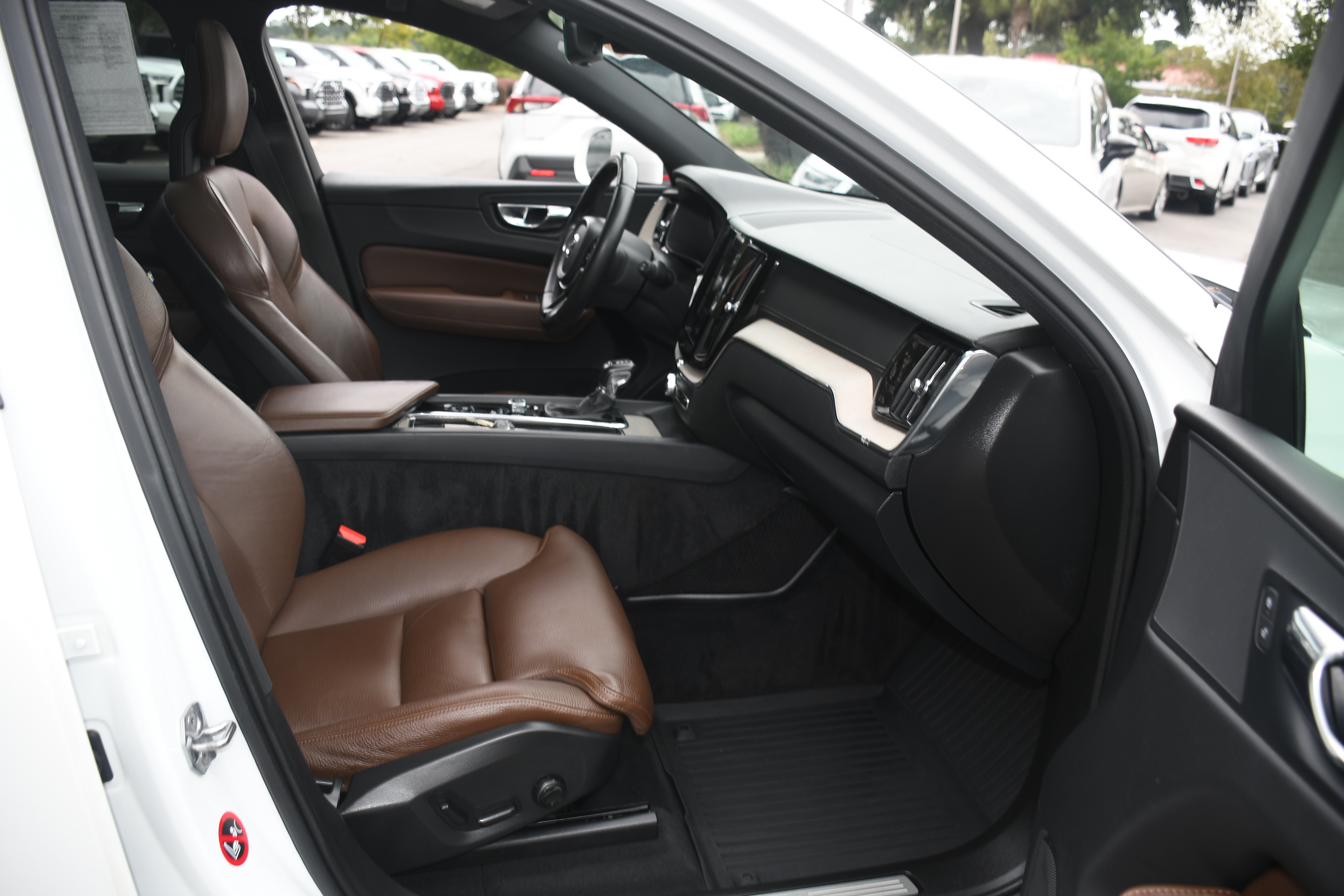 Used 2018 Volvo XC60 T6 Inscription w/ Convenience Package AWD/4WD image 21