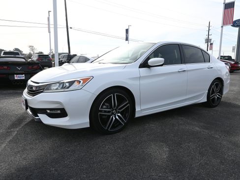 Used 2017 Honda Accord Sport image 6