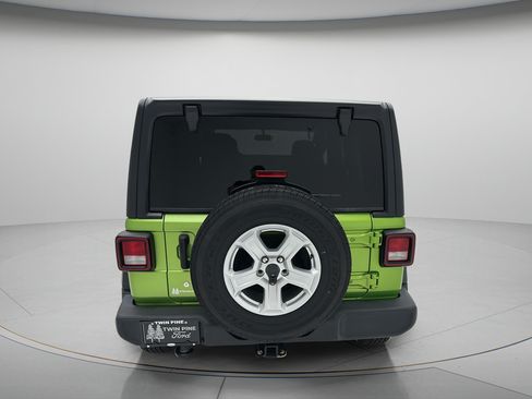 Used 2018 Jeep Wrangler Unlimited Sport S AWD/4WD image 8