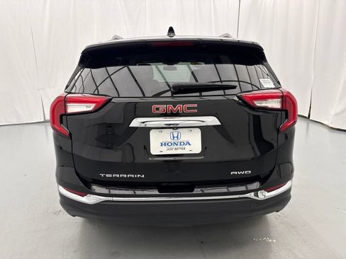 Used 2024 GMC Terrain SLT AWD/4WD image 8