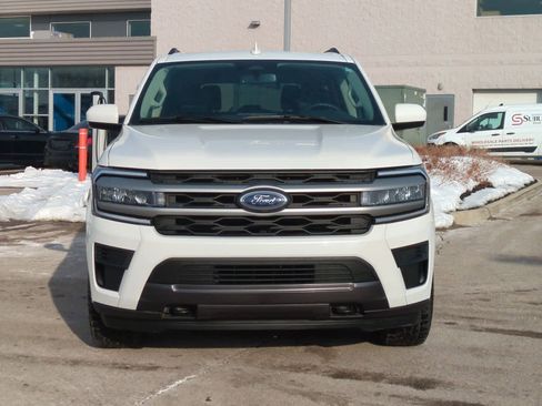 Used 2024 Ford Expedition XLT image 3