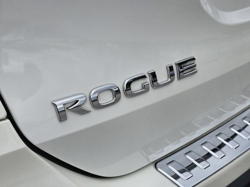 Used 2020 Nissan Rogue SL w/ Premium Package FWD image 8