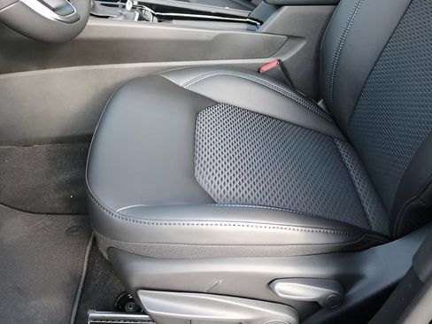 New 2026 Jeep Compass Latitude image 11