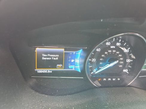 Used 2016 Ford Explorer XLT w/ Equipment Group 202A FWD image 9