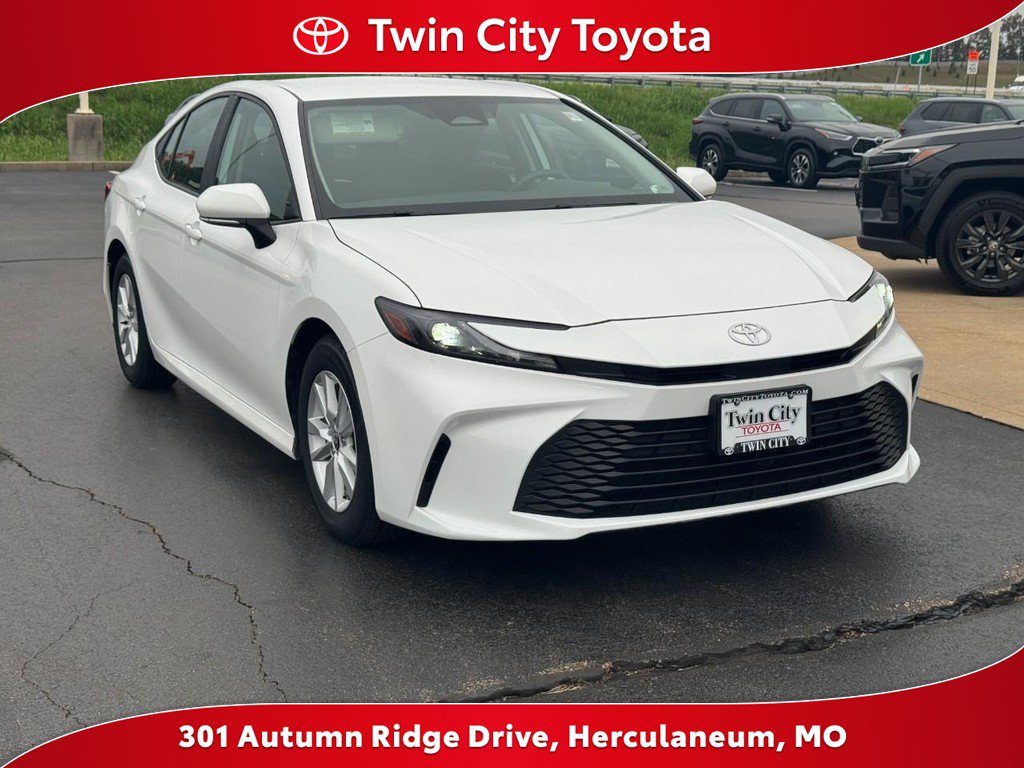 Certified 2025 Toyota Camry LE FWD image 1