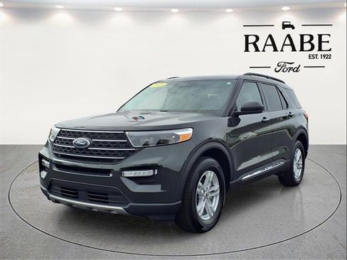 Used 2023 Ford Explorer XLT w/ Equipment Group 202A image 3