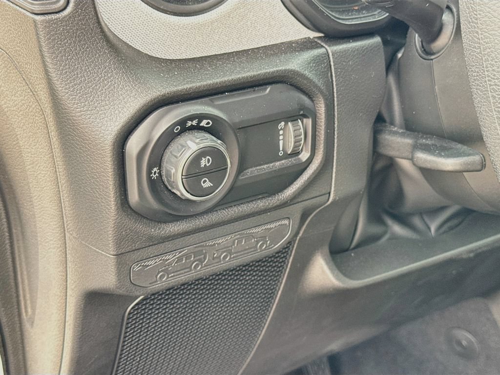 Used 2025 Jeep Gladiator Sport AWD/4WD image 10