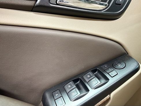 Used 2017 Chevrolet Tahoe LT w/ Luxury Package AWD/4WD image 19