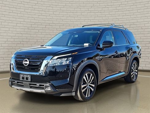 Used 2023 Nissan Pathfinder Platinum image 1