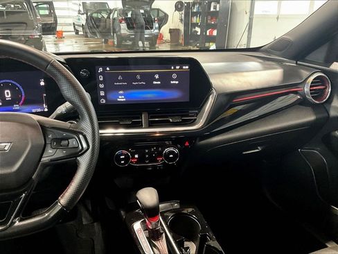 Used 2024 Chevrolet Trax RS w/ Driver Confidence Package FWD image 18