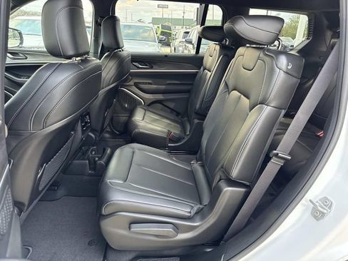 New 2025 Jeep Grand Cherokee L Limited w/ Luxury Tech Group II RWD image 9