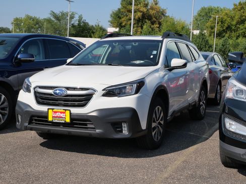 Used 2020 Subaru Outback Premium w/ Popular Package #1 AWD/4WD image 3