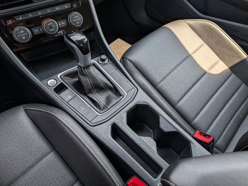 Used 2024 Volkswagen Jetta SE FWD image 21