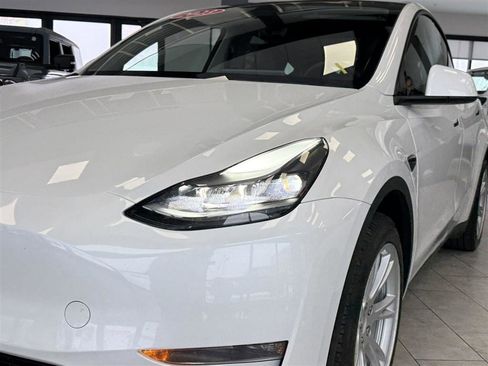 Used 2023 Tesla Model Y Long Range image 27