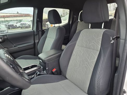 Used 2022 Toyota Tacoma TRD Off-Road image 21