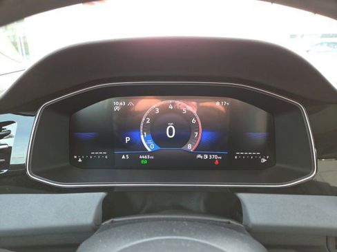 Used 2025 Volkswagen Jetta SE image 13