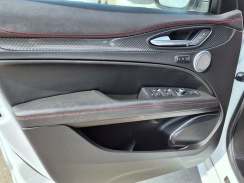 Used 2023 Alfa Romeo Stelvio Estrema image 13