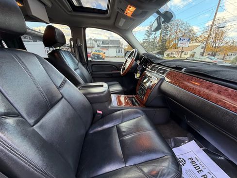 Used 2008 Chevrolet Avalanche LTZ w/ LTZ Preferred Equipment Group image 19