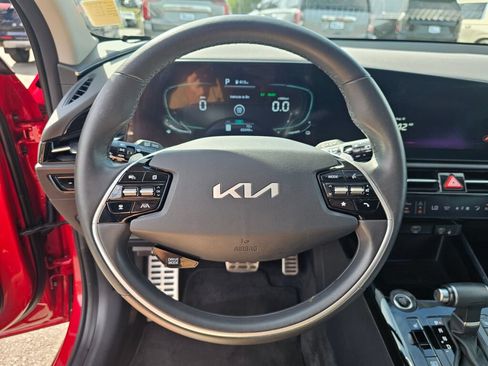 Used 2023 Kia Niro EX Touring FWD image 12