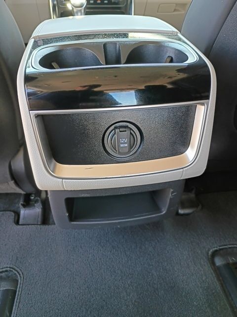 Used 2024 Kia Carnival EX FWD image 23